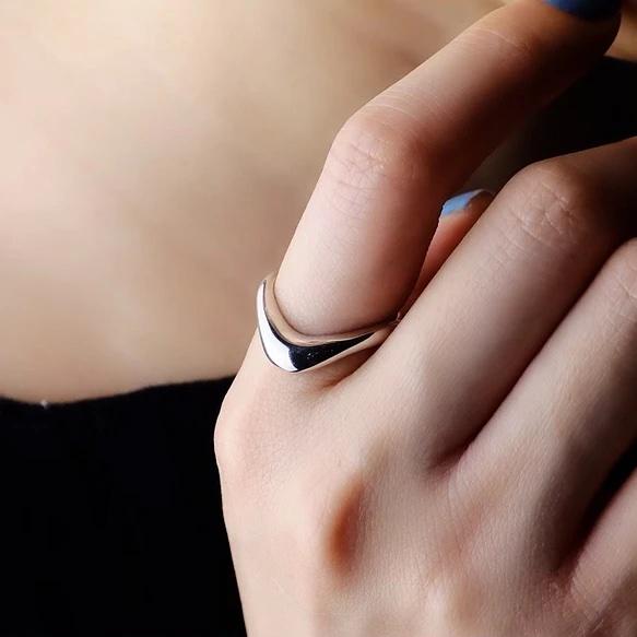 〈silver925〉Plump V line ring 2?25号1枚目の画像